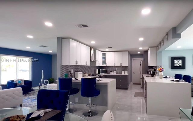 8275 Shadow Wood Blvd, Coral Springs, FL 33071