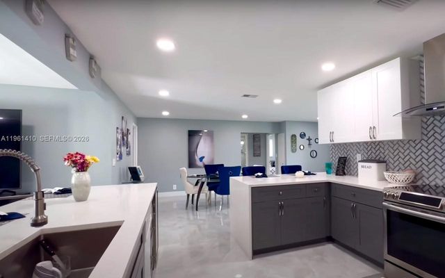 8275 Shadow Wood Blvd, Coral Springs, FL 33071