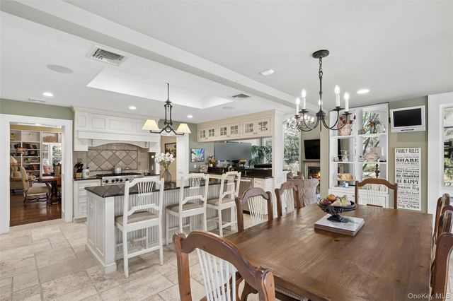 39 Cherry Lane, Syosset, NY 11791