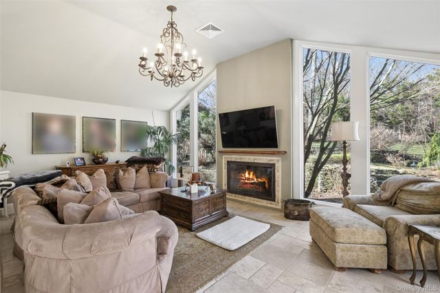 39 Cherry Lane, Syosset, NY 11791