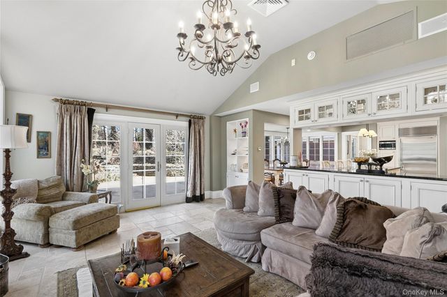 39 Cherry Lane, Syosset, NY 11791