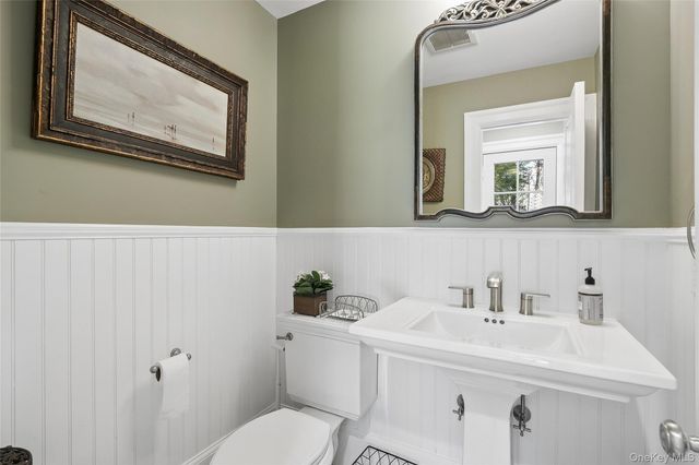 39 Cherry Lane, Syosset, NY 11791