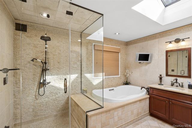 39 Cherry Lane, Syosset, NY 11791