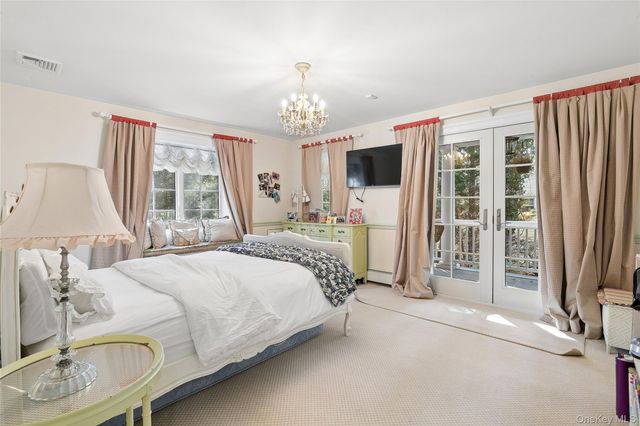 39 Cherry Lane, Syosset, NY 11791