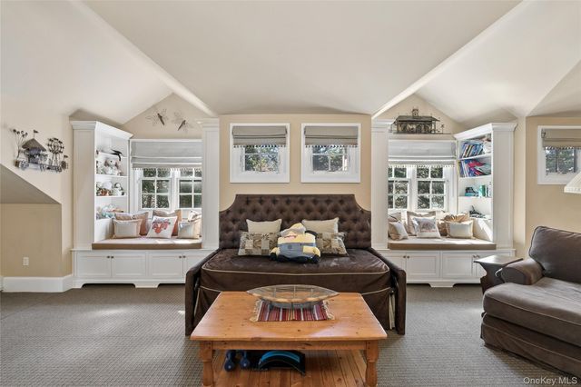 39 Cherry Lane, Syosset, NY 11791