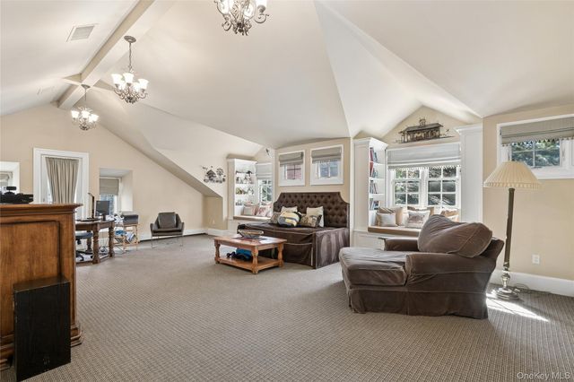 39 Cherry Lane, Syosset, NY 11791