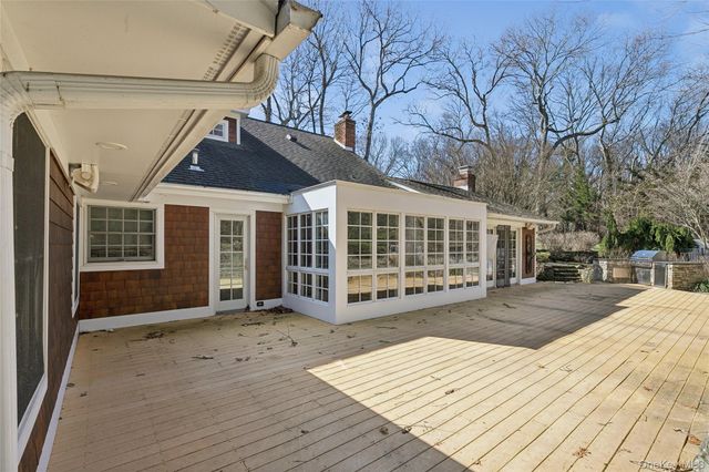 39 Cherry Lane, Syosset, NY 11791