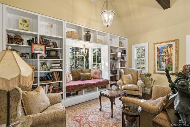 39 Cherry Lane, Syosset, NY 11791