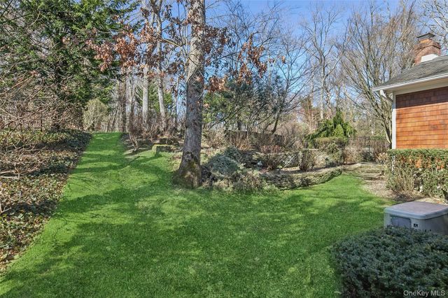 39 Cherry Lane, Syosset, NY 11791