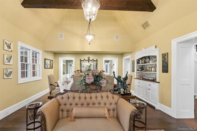 39 Cherry Lane, Syosset, NY 11791