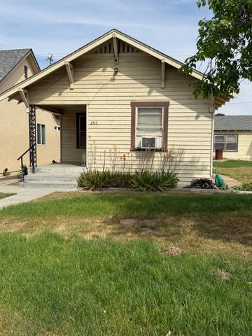 2406 B Street, Selma, CA 93662