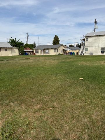 2406 B Street, Selma, CA 93662