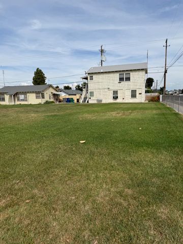 2406 B Street, Selma, CA 93662