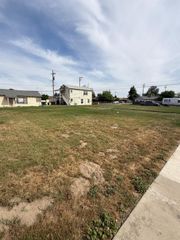 2406 B Street, Selma, CA 93662