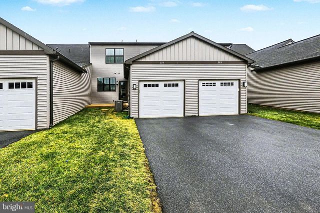 205 ESTATE DR, Mechanicsburg, PA 17055