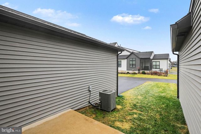 205 ESTATE DR, Mechanicsburg, PA 17055