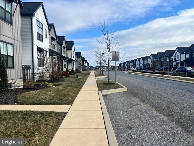 205 ESTATE DR, Mechanicsburg, PA 17055