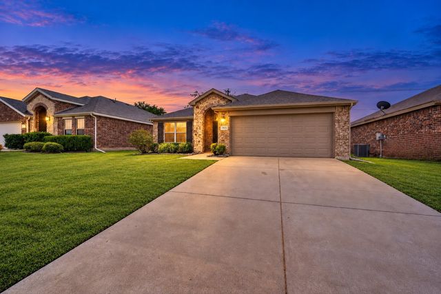 1413 Thibodaux Drive, Greenville, TX 75402
