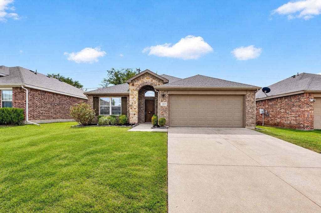 1413 Thibodaux Drive, Greenville, TX 75402