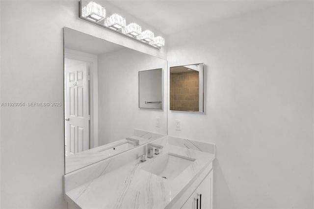 1723 SW 2nd Ave 909, Miami, FL 33129