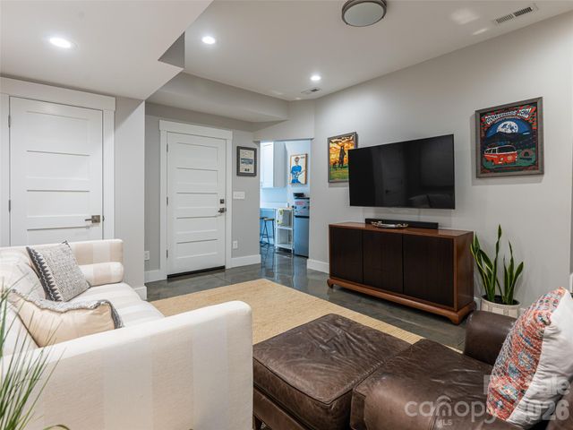 89 Vance Crescent Extension, Asheville, NC 28806