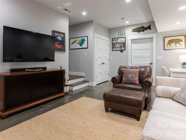 89 Vance Crescent Extension, Asheville, NC 28806