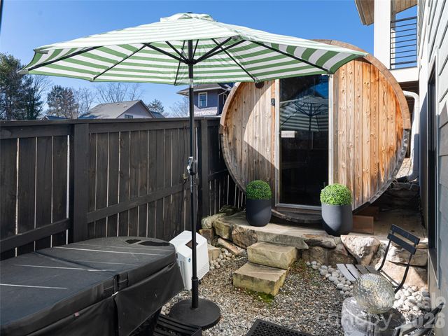 89 Vance Crescent Extension, Asheville, NC 28806