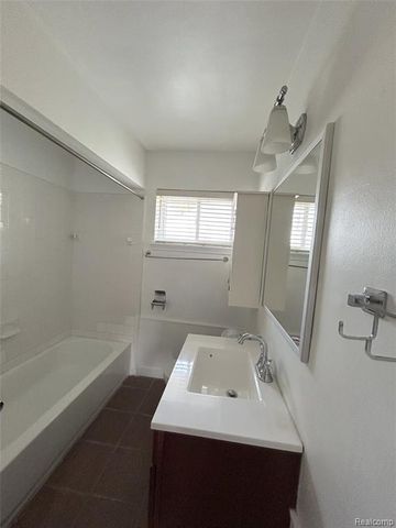 4024 W Webster Road, Royal Oak, MI 48073