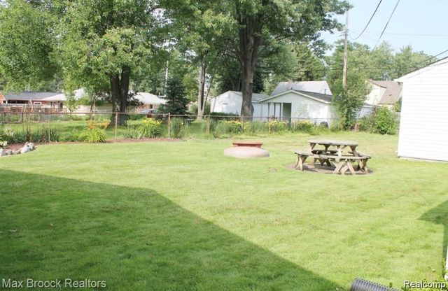 4024 W Webster Road, Royal Oak, MI 48073