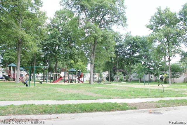 4024 W Webster Road, Royal Oak, MI 48073