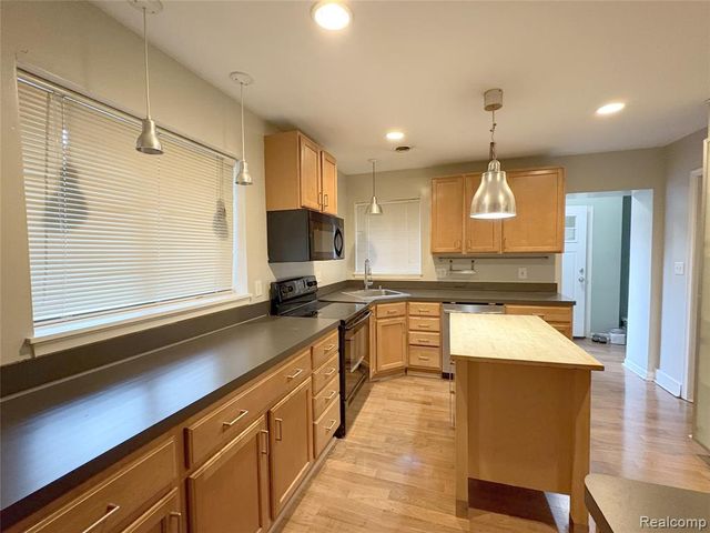 4024 W Webster Road, Royal Oak, MI 48073