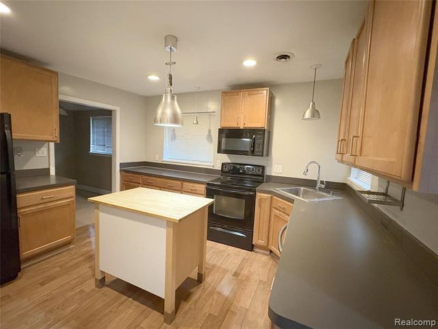 4024 W Webster Road, Royal Oak, MI 48073