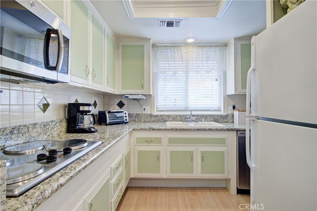89 Calle Aragon F, Laguna Woods, CA 92637