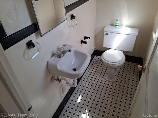 5228 Hillcrest Street, Detroit, MI 48236