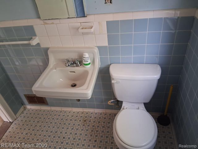 5228 Hillcrest Street, Detroit, MI 48236