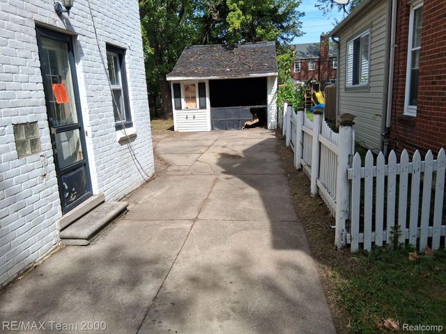 5228 Hillcrest Street, Detroit, MI 48236