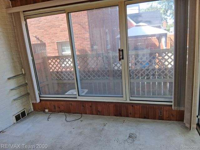 5228 Hillcrest Street, Detroit, MI 48236