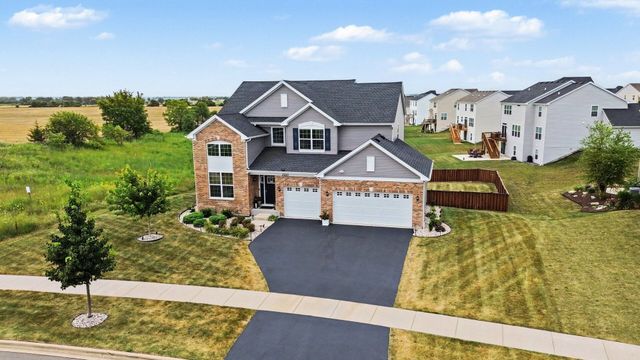 2221 Country Hills Drive, Yorkville, IL 60560