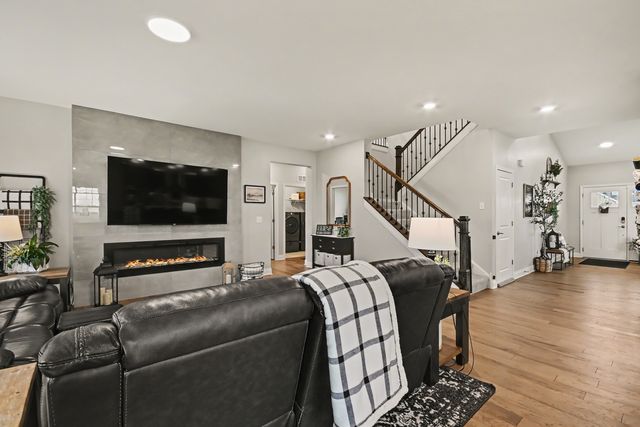 2221 Country Hills Drive, Yorkville, IL 60560