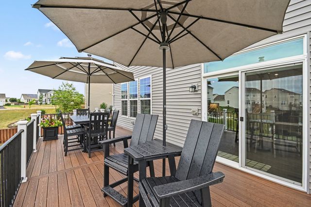 2221 Country Hills Drive, Yorkville, IL 60560