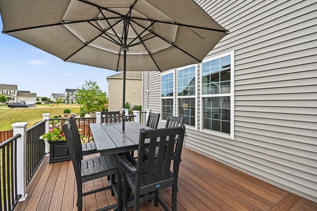 2221 Country Hills Drive, Yorkville, IL 60560