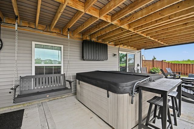 2221 Country Hills Drive, Yorkville, IL 60560
