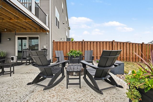2221 Country Hills Drive, Yorkville, IL 60560