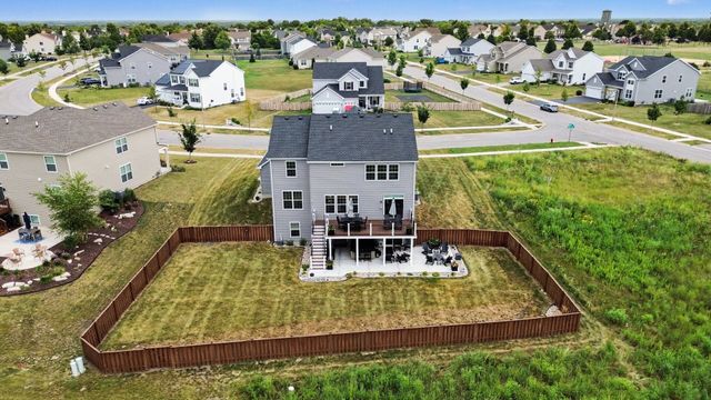 2221 Country Hills Drive, Yorkville, IL 60560