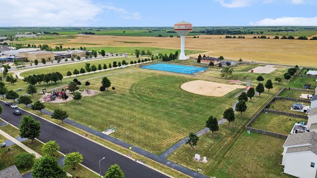 2221 Country Hills Drive, Yorkville, IL 60560