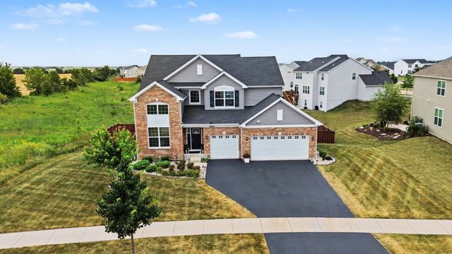 2221 Country Hills Drive, Yorkville, IL 60560