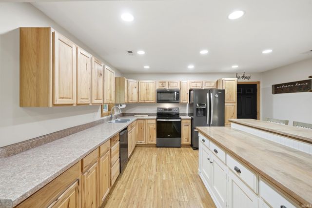 7540 N Clear Creek Road, Huntington, IN 46750