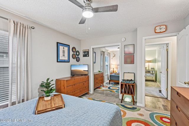 10383 MEADOW POINT Drive, Jacksonville, FL 32221