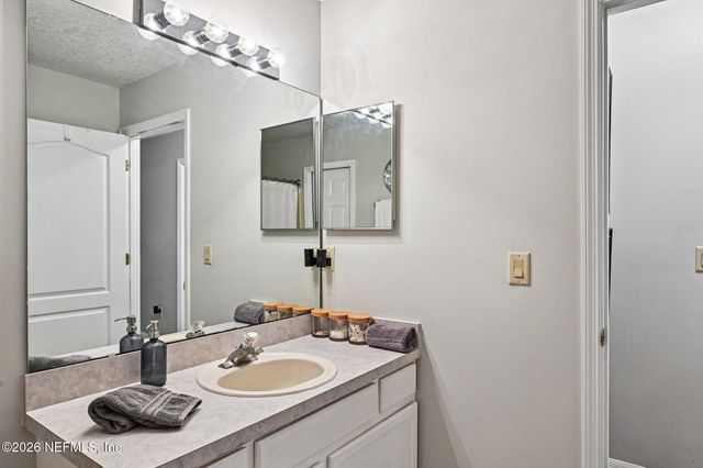 10383 MEADOW POINT Drive, Jacksonville, FL 32221