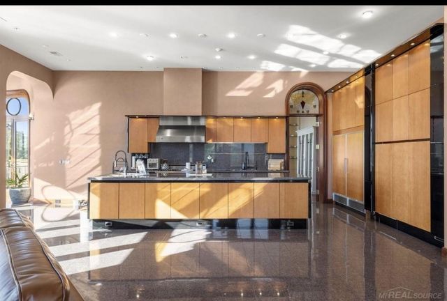 1567 Island Lane, Bloomfield Twp, MI 48302